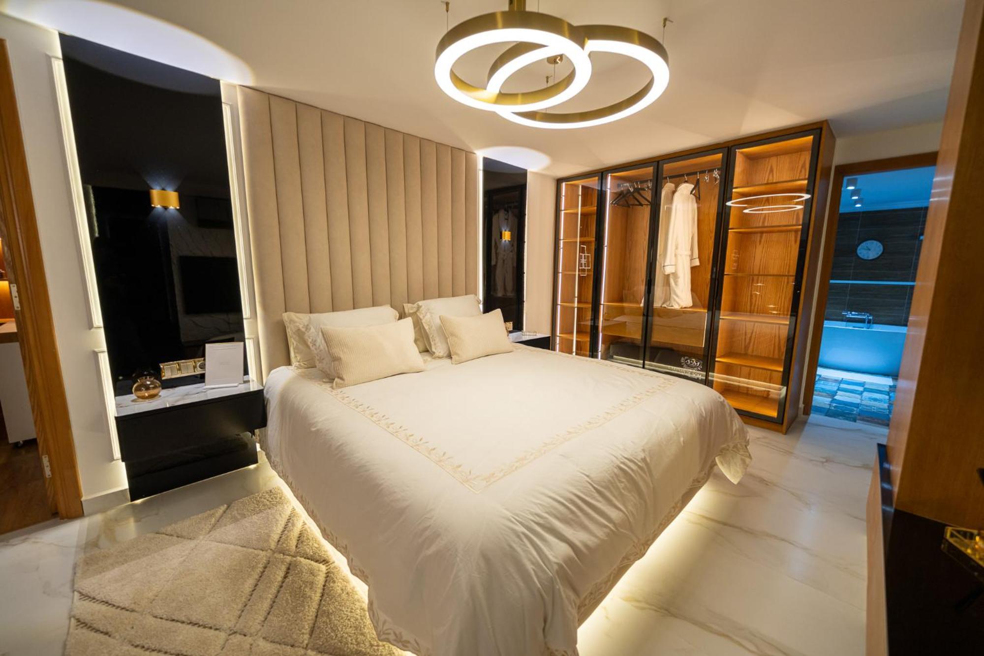 Ecrin Secret, Duplex Prestige, Proche Corniche & Medina, Piscine, Parking, Wifi, Iptv, Ac Apartment Tangier Exterior photo