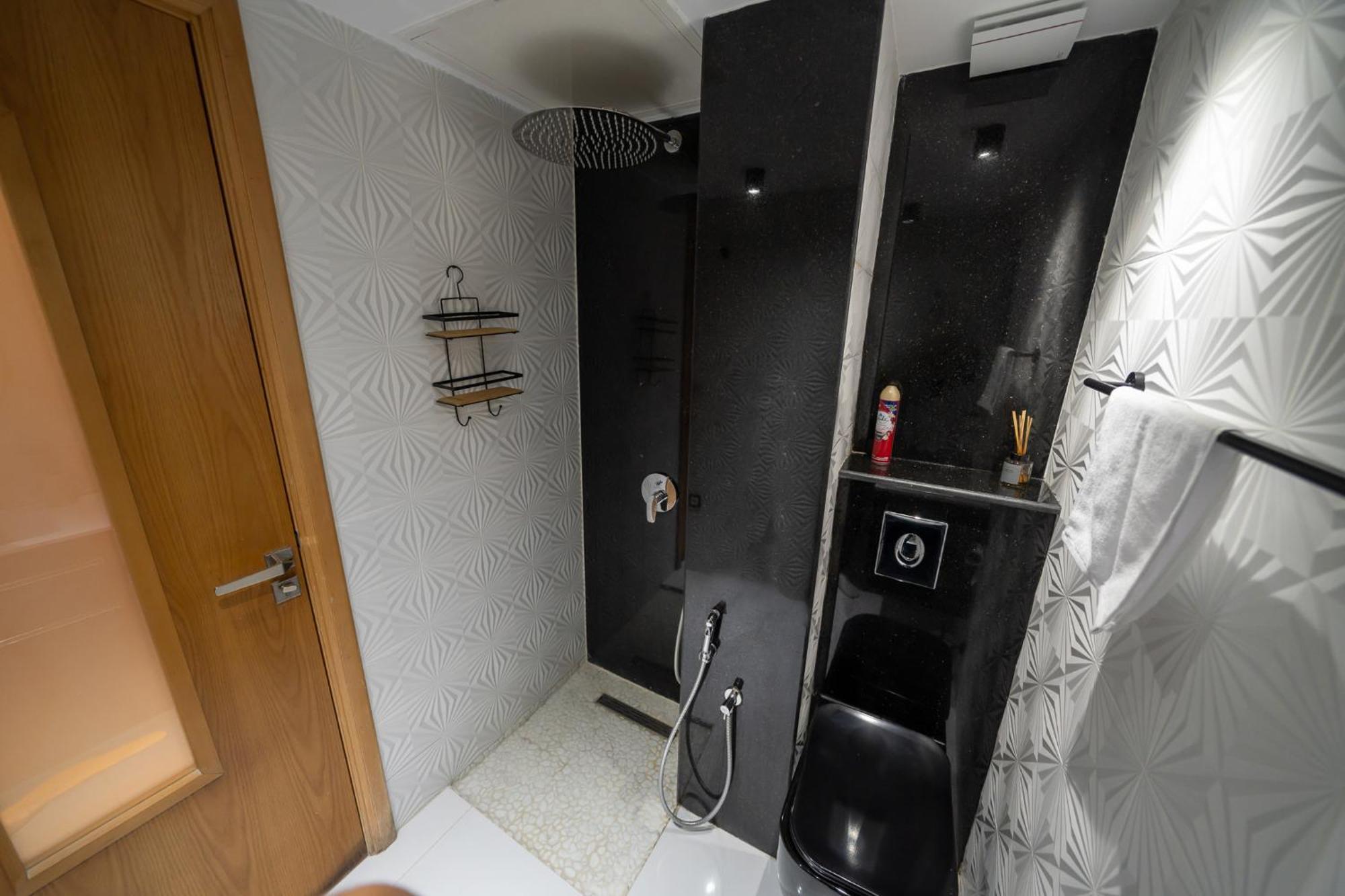 Ecrin Secret, Duplex Prestige, Proche Corniche & Medina, Piscine, Parking, Wifi, Iptv, Ac Apartment Tangier Exterior photo
